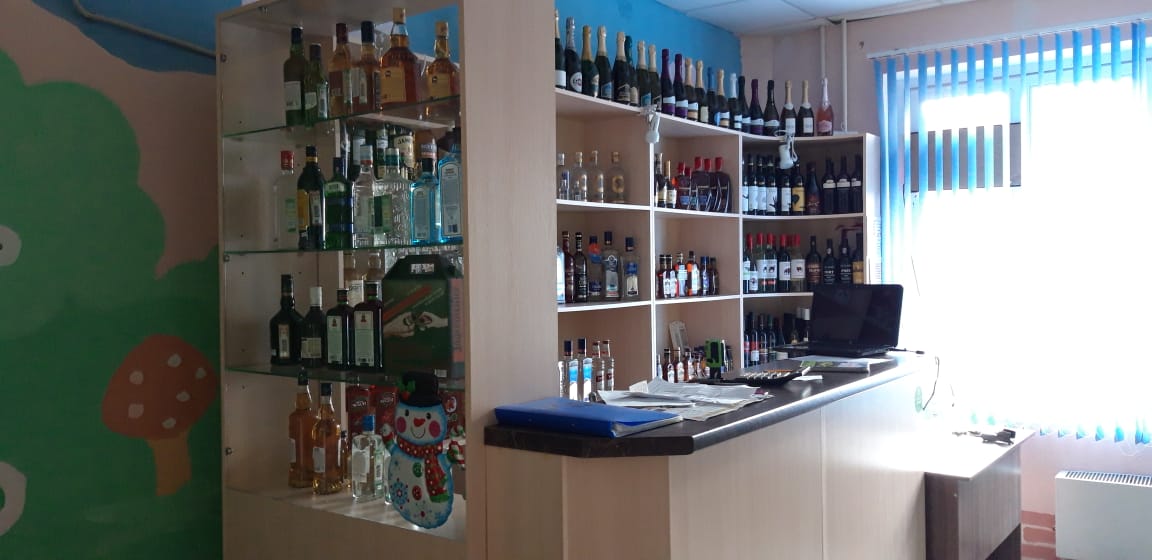 Магазин-бар с хорошей проходимостью в Гатчине