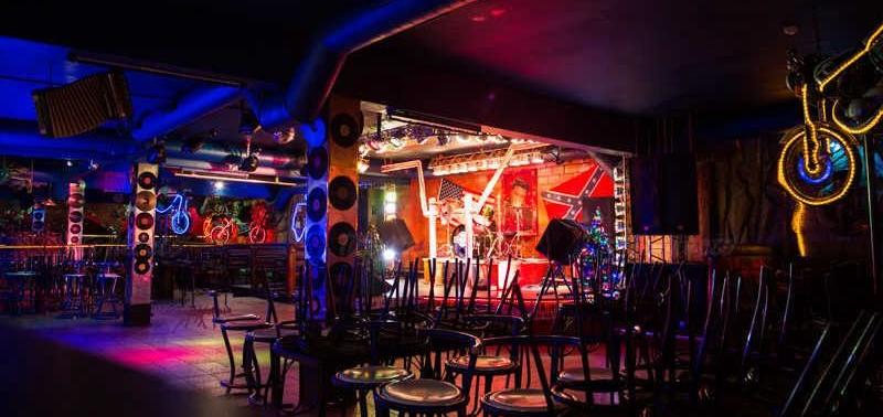 Популярный бар/рок-клуб с 25-ти летней историей